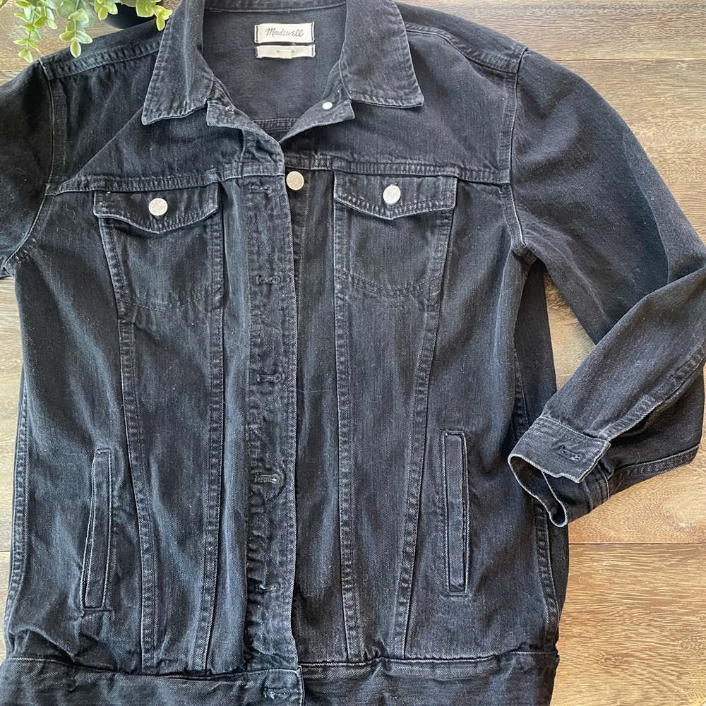 SOLD Madewell | The Oversized Trucker Jean Jacket in
Washed Black | Medium - Picture 4 of 13